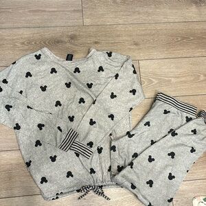 Disney 2 piece lounge set size Medium